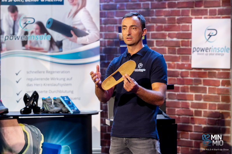 Martin Masching präsentiert die Powerinsole in der PULS 4 Start-up-Show 2 Minuten 2 Millionen